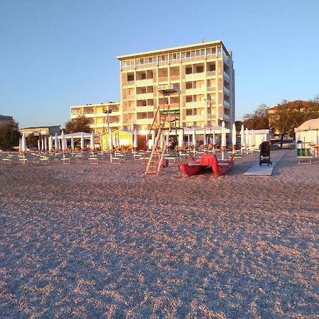 Hotel Atlantic セニガッリア エクステリア 写真