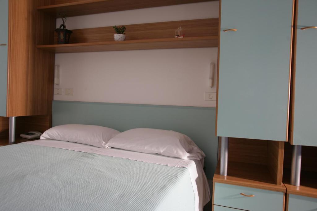 Hotel Atlantic セニガッリア 部屋 写真